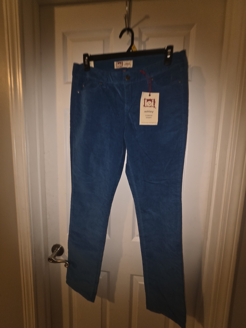 Nwt lei Women's Straight-Leg Corduroy Jeans in Blue Size 15